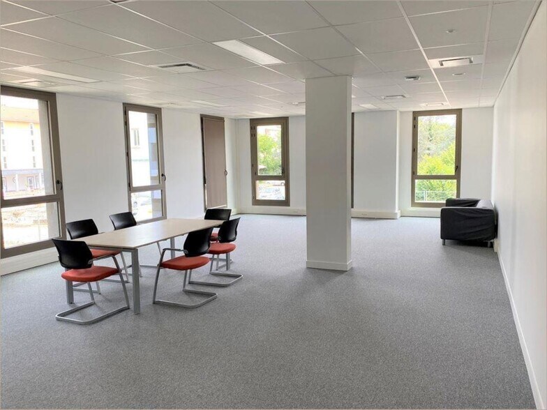 22 Avenue Jean Jaurès, Décines-Charpieu for sale - Building Photo - Image 1 of 4