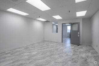 8301 Keele St, Concord, ON to rent Interior Photo- Image 2 of 4