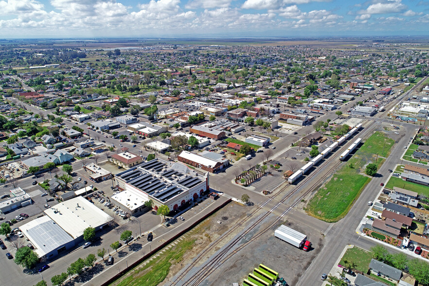 400 Follett St, Lemoore, CA for sale - Building Photo - Image 2 of 24