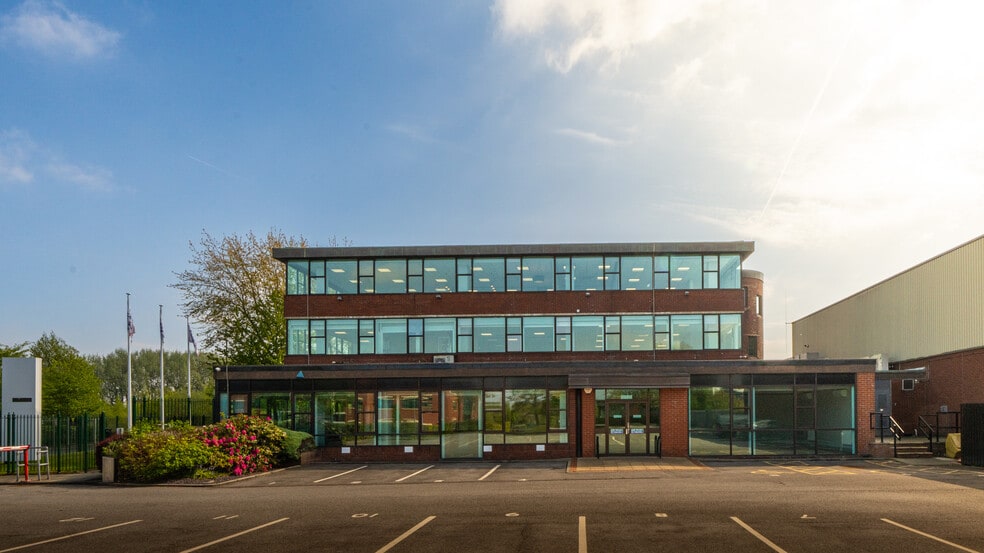 Commercial Avenue, Cheadle to rent - Building Photo - Image 3 of 4