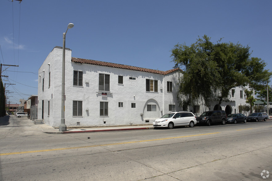 823 Gower St, Los Angeles, CA for sale - Building Photo - Image 2 of 9