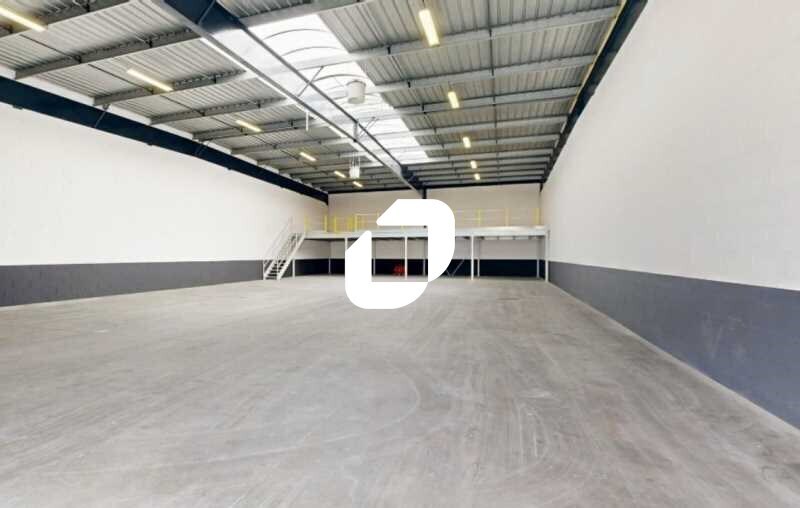 Light Industrial in Bezons to rent Interior Photo- Image 1 of 9