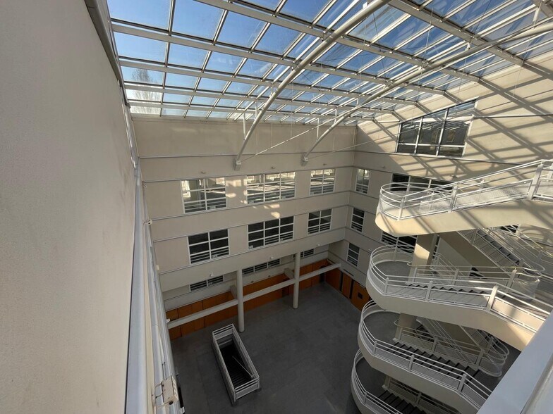 Office in Champigny-sur-Marne to rent - Interior Photo - Image 2 of 11