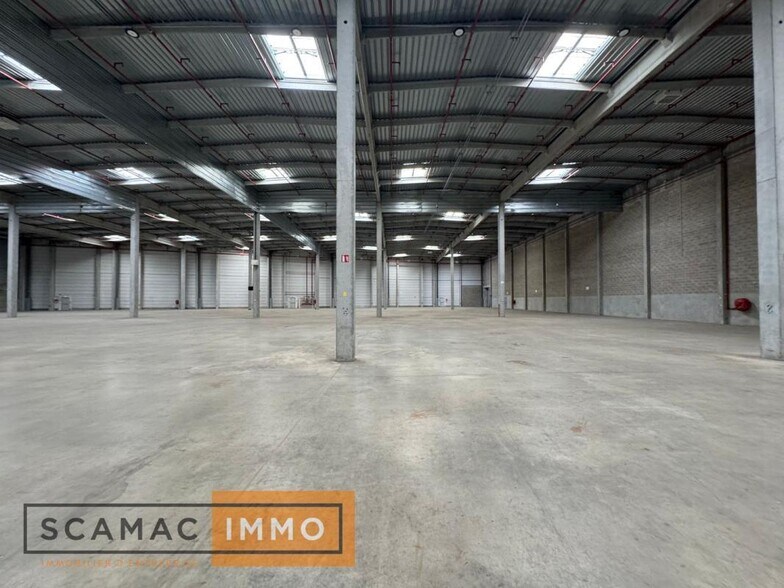Industrial in Combs-la-Ville to rent - Interior Photo - Image 3 of 14