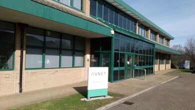 Rutherford Clos, Stevenage to rent Building Photo- Image 2 of 3