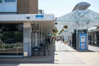 North Walk, Yate to rent Building Photo- Image 2 of 7