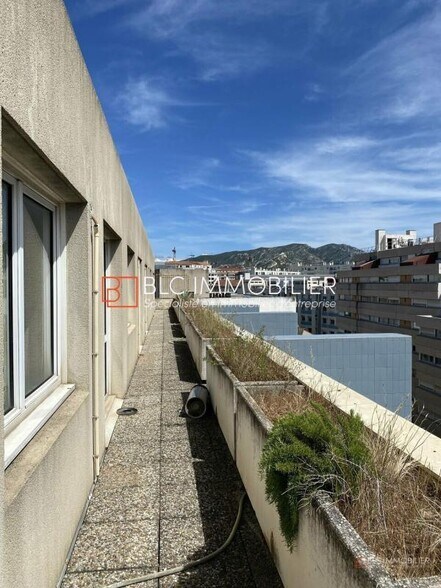 Office in Marseille to rent - Building Photo - Image 1 of 12