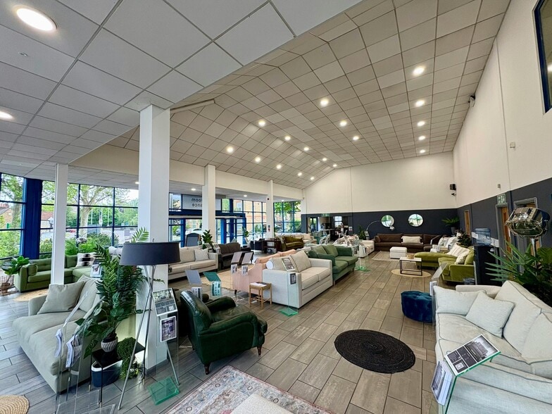 Unit Gascoyne Way, Hertford to rent - Building Photo - Image 3 of 5