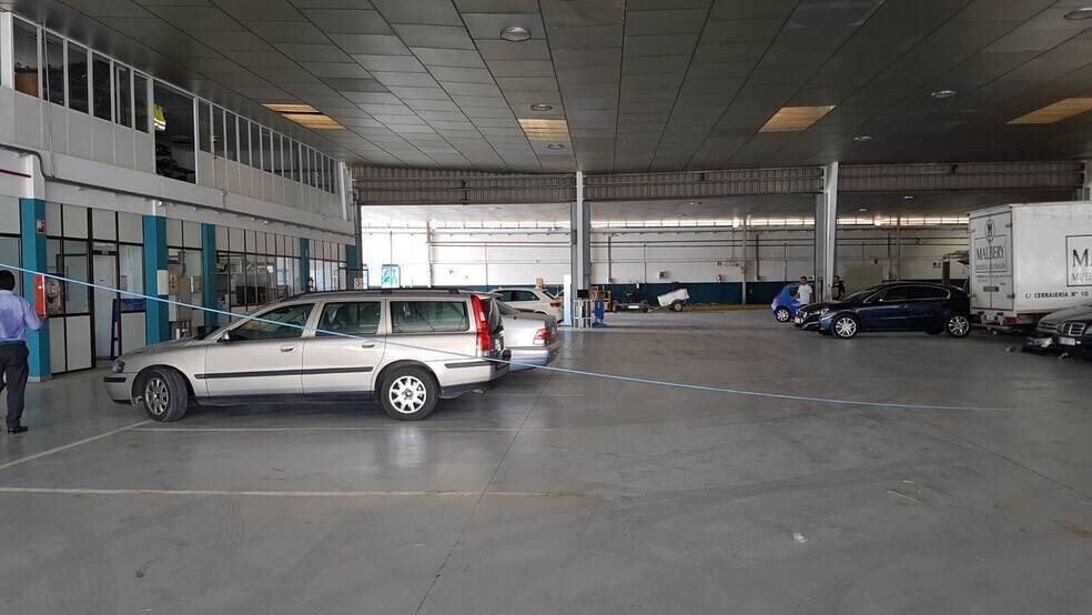 Calle Extremadura, S/N, Camas, Sevilla to rent - Building Photo - Image 1 of 10