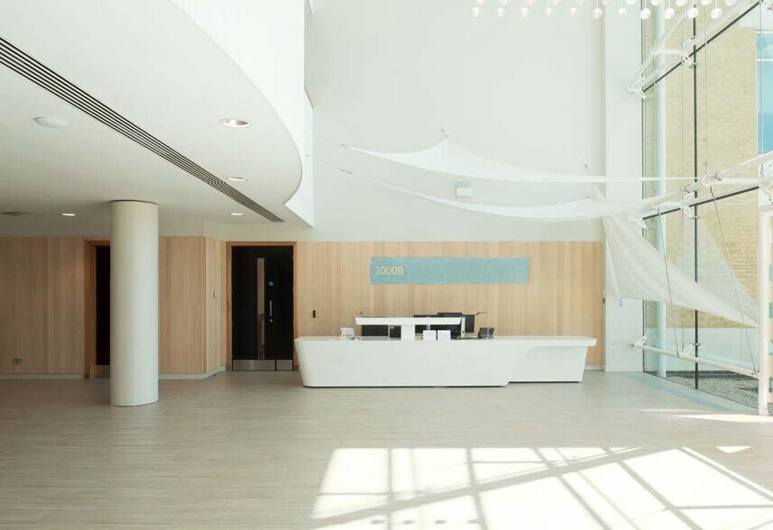 Office in Fareham to rent - Lobby - Image 3 of 4