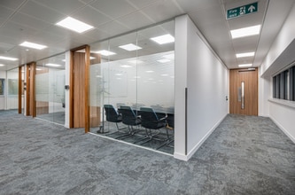 2 Millboard Rd, Bourne End to rent Interior Photo- Image 2 of 6