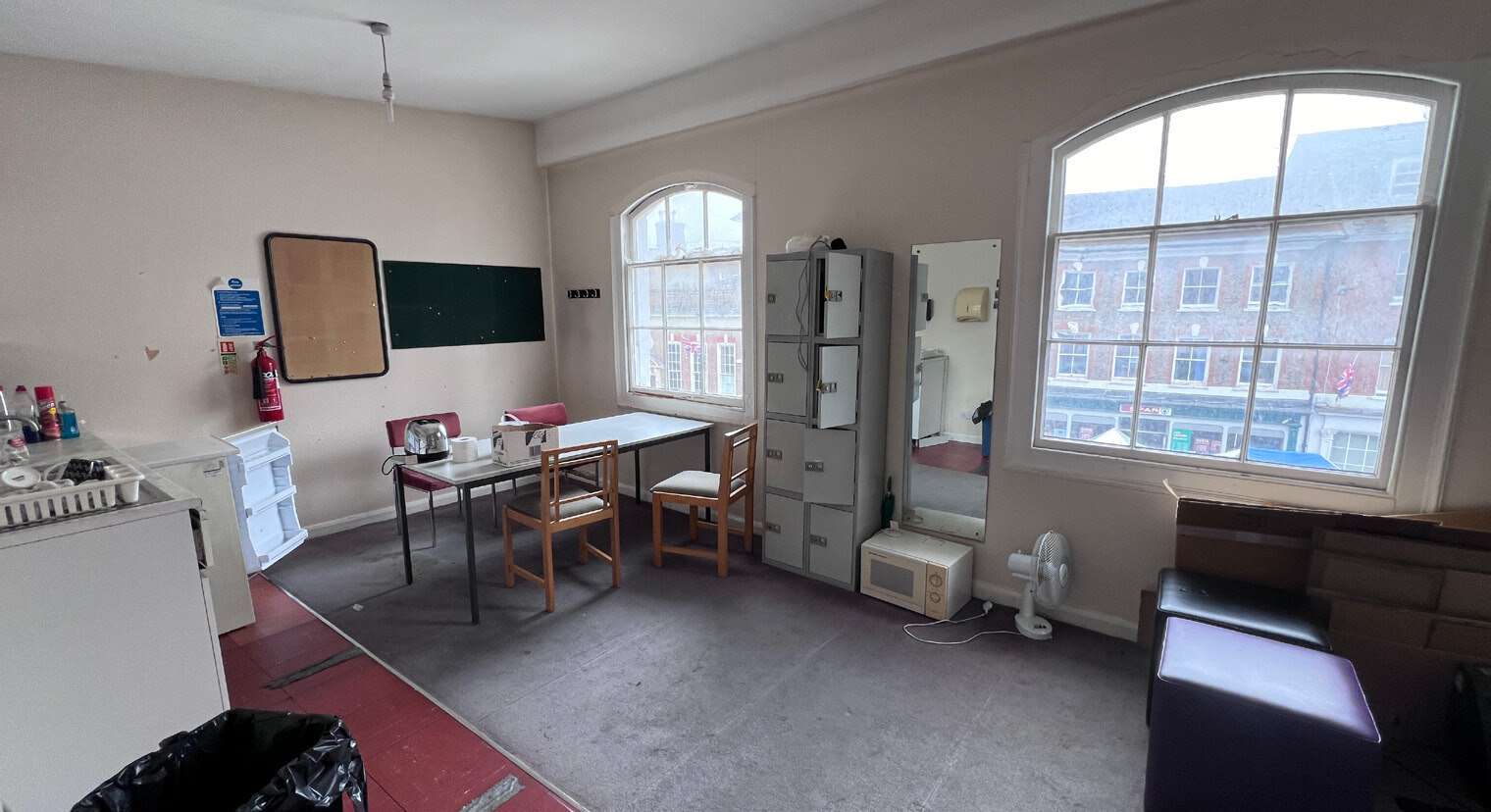 16 Market Pl, Blandford Forum to rent Interior Photo- Image 1 of 5