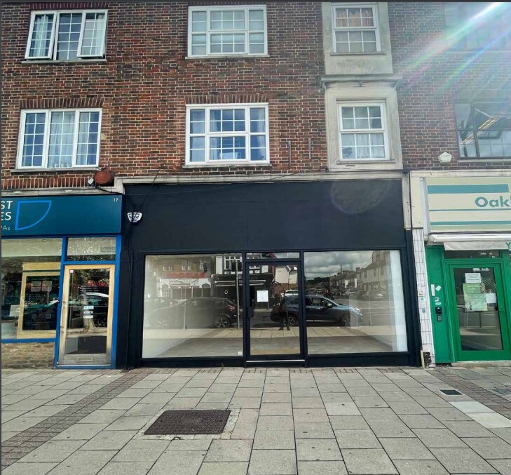 Chatsworth Parade, Orpington for sale Primary Photo- Image 1 of 1