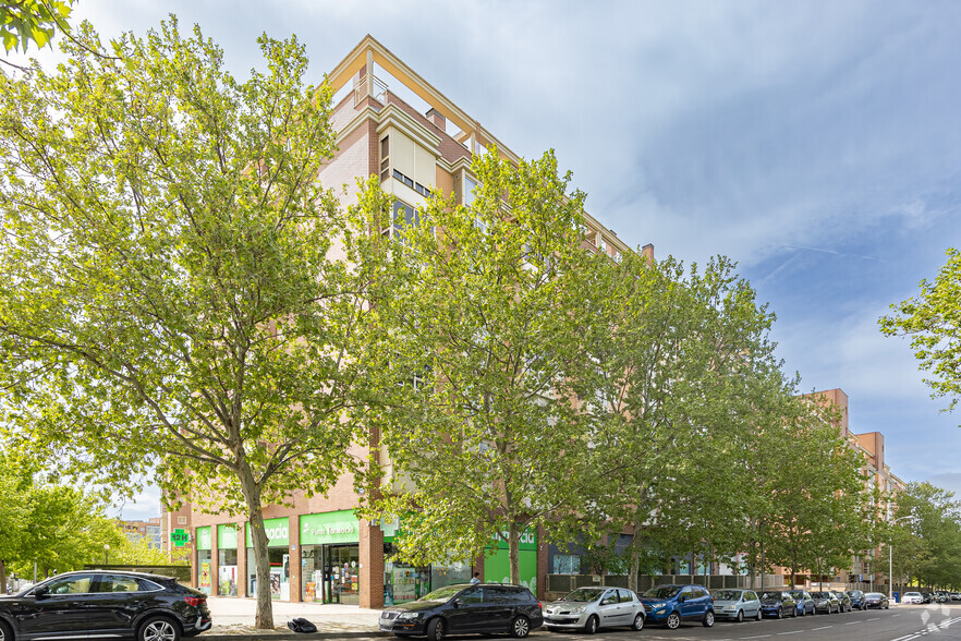 Calle Pinar de San José, 23, Madrid, Madrid for rent - Primary Photo - Image 1 of 3