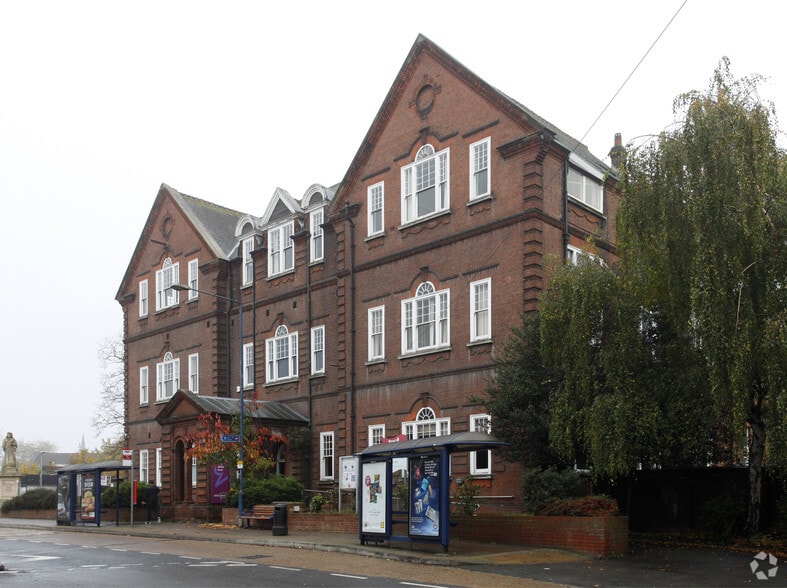 Darnley Rd, Gravesend to rent - Building Photo - Image 2 of 34