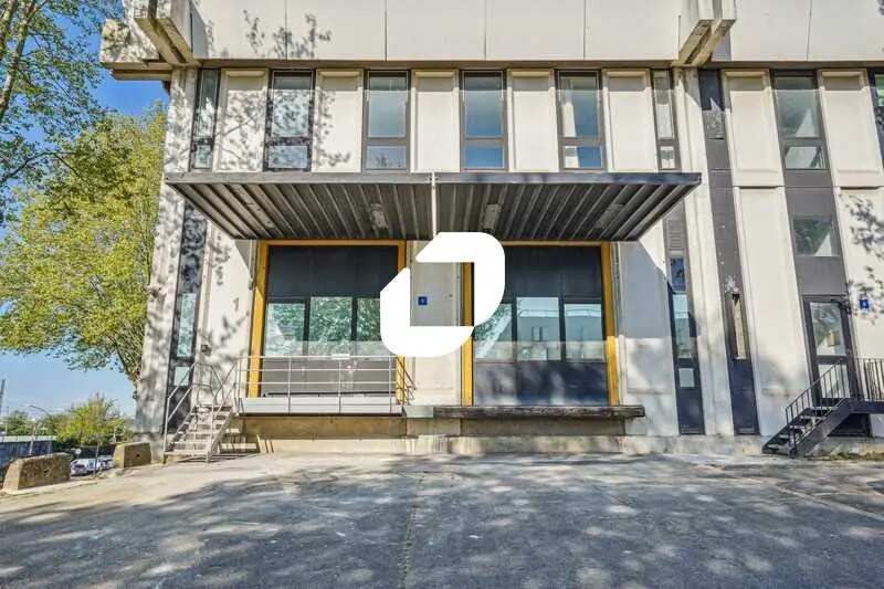 Light Industrial in Rungis to rent Building Photo- Image 1 of 17