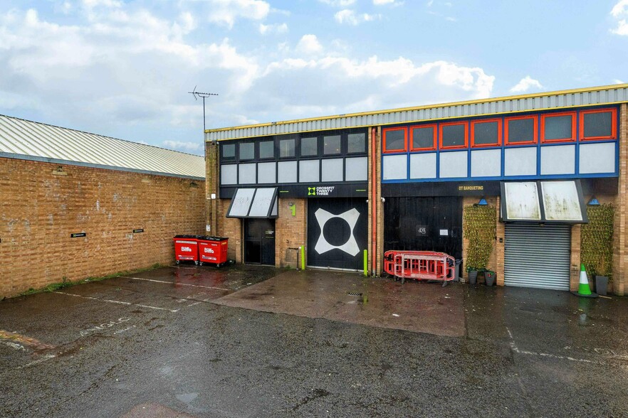 Malham Rd, London to rent - Building Photo - Image 2 of 7