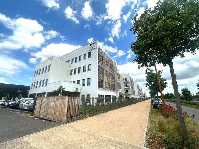Office in Genas for sale - Building Photo - Image 2 of 5