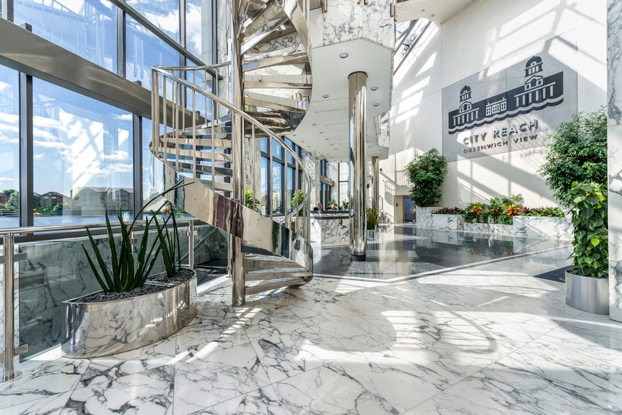 5 Greenwich View Pl, London to rent - Interior Photo - Image 3 of 49