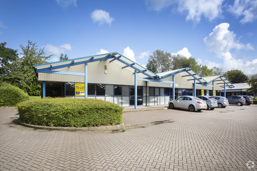 Newton Ct, Liverpool to rent - Building Photo - Image 2 of 4