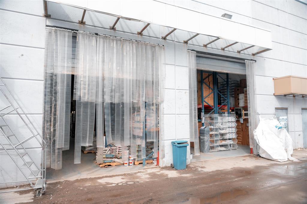 8625 130 St, Surrey, BC for sale Interior Photo- Image 1 of 8