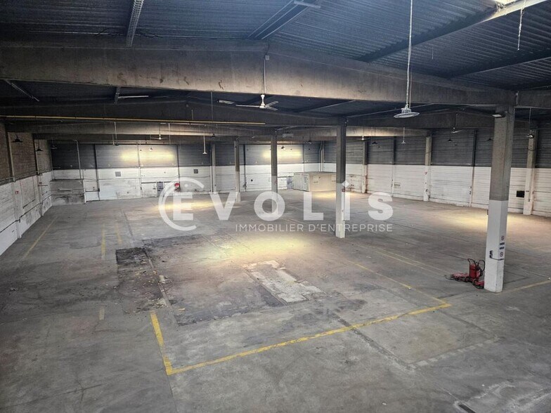 Industrial in Morangis to rent - Interior Photo - Image 2 of 14