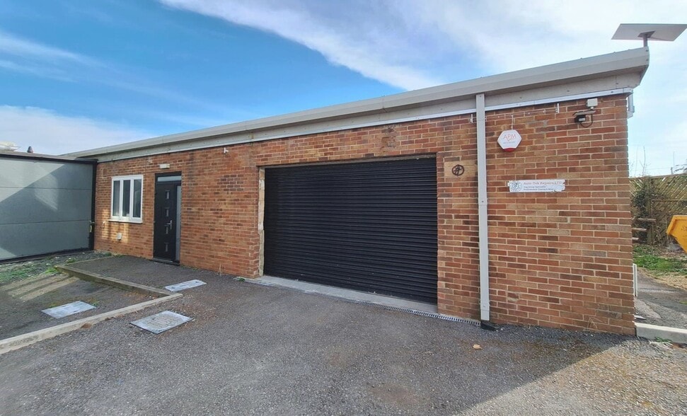 21 Bamfurlong Ln, Staverton to rent - Building Photo - Image 2 of 5