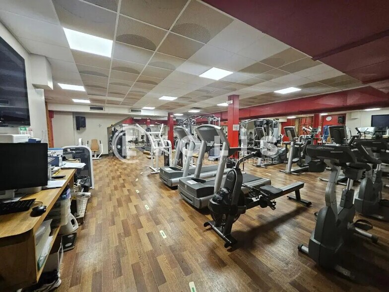 Light Industrial in Clamart to rent - Building Photo - Image 2 of 78