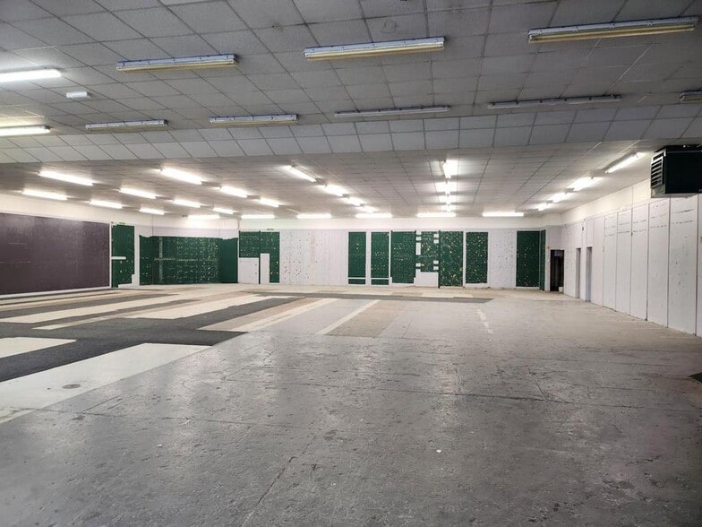 32 Waterloo Rd, Stoke On Trent to rent - Building Photo - Image 3 of 10