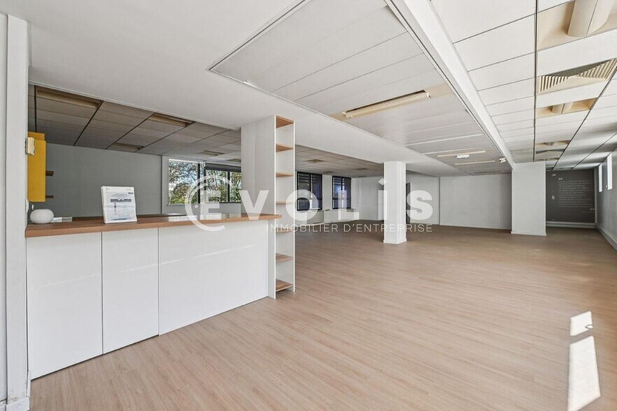 Office in Nogent-sur-Marne to rent - Interior Photo - Image 2 of 13
