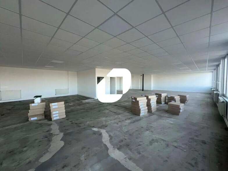 122 Rue De Tourcoing, Roubaix to rent - Interior Photo - Image 2 of 33