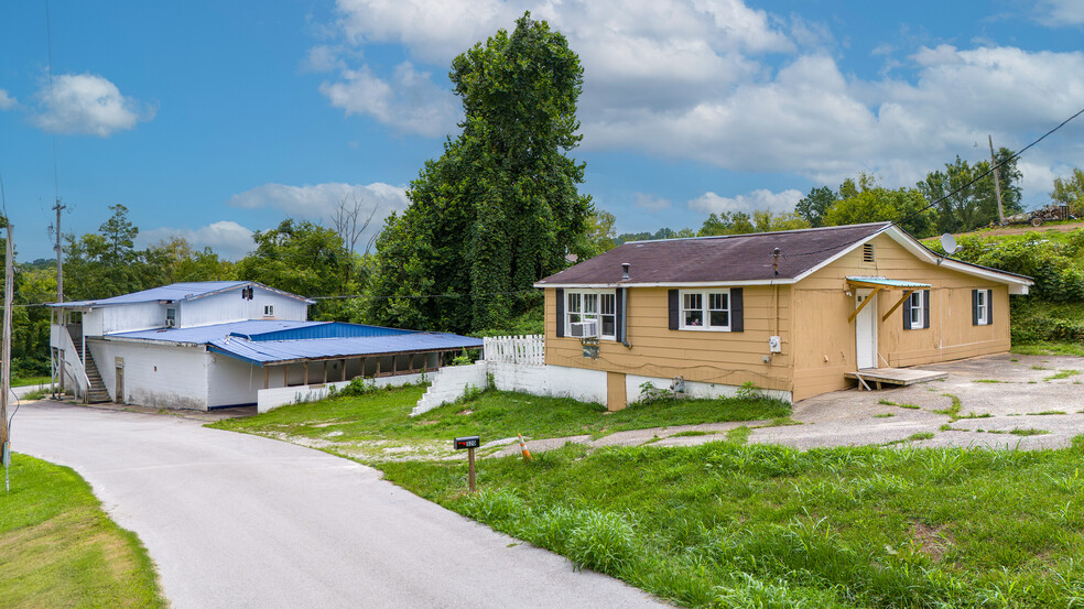 21 Unit Portfolio - Roane County, TN portfolio of 18 properties for sale on LoopNet.co.uk - Building Photo - Image 2 of 20