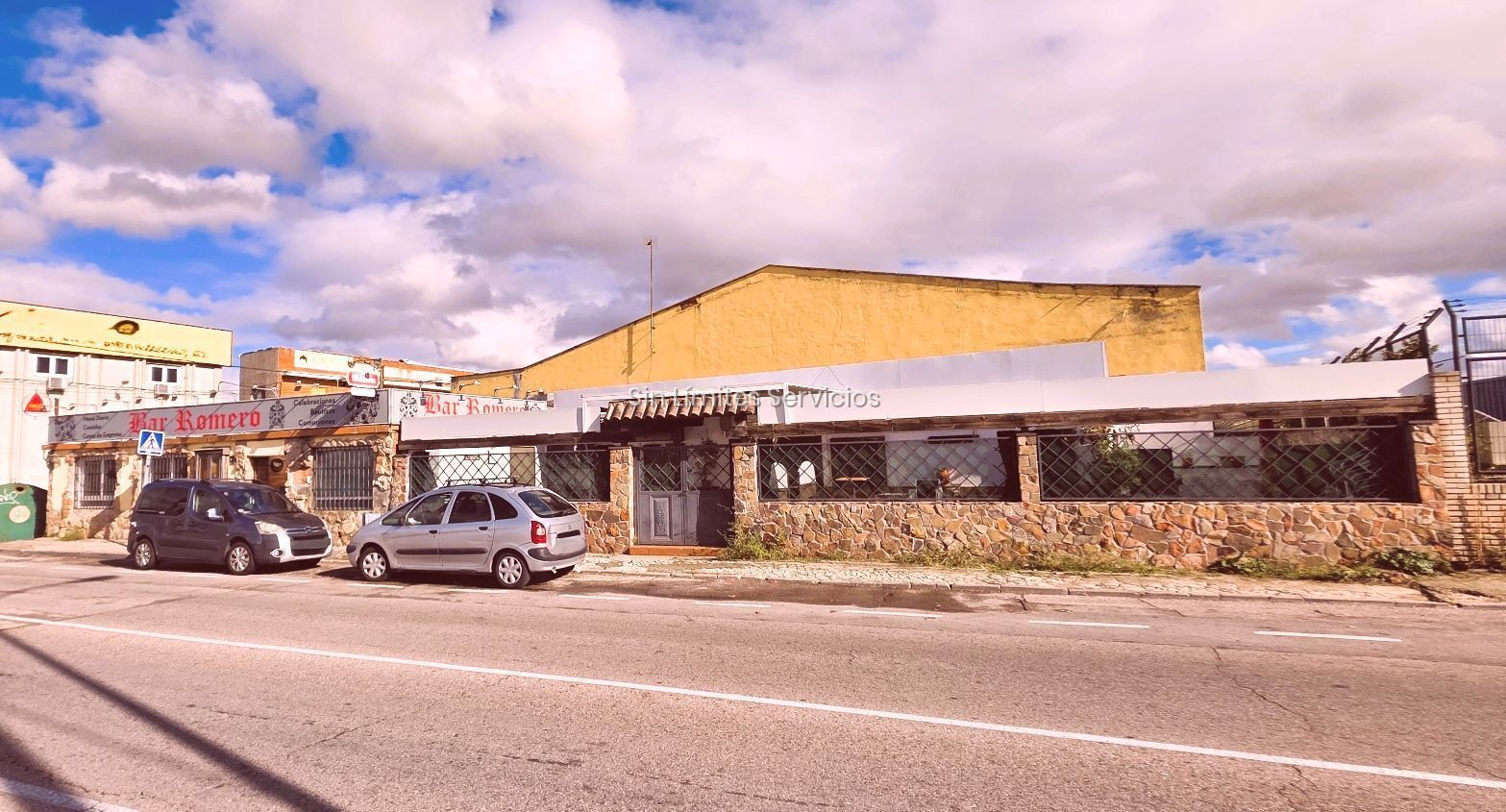 Retail in Fuenlabrada, Madrid for sale Primary Photo- Image 1 of 23