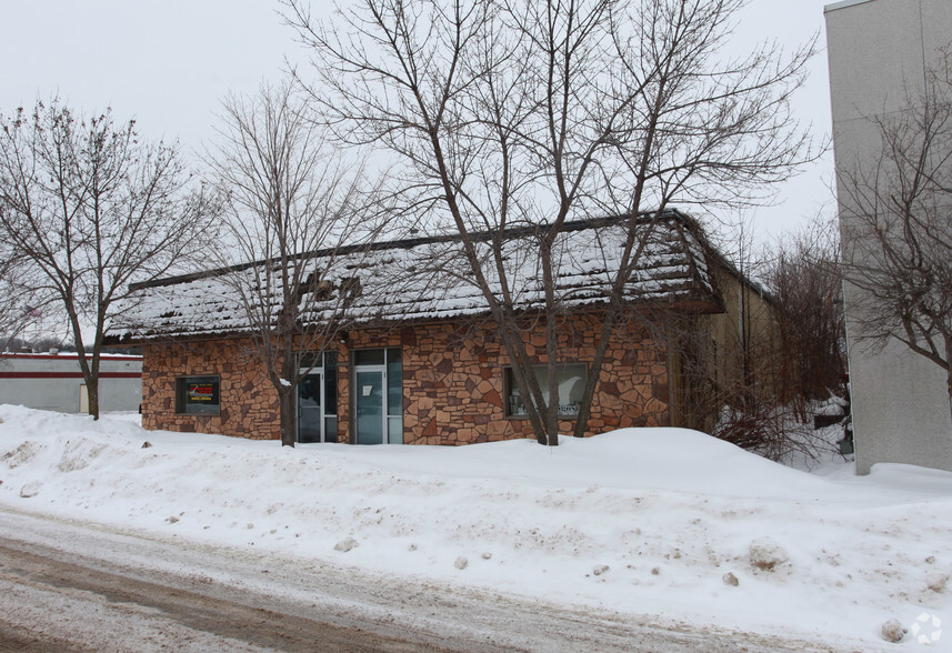 510 Brimhall Ave, Long Lake, MN for rent - Building Photo - Image 2 of 6