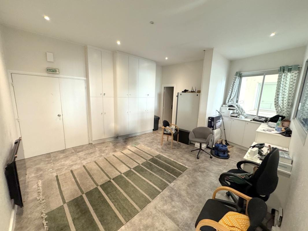 Office in Versailles to rent Interior Photo- Image 1 of 8
