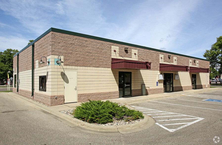 1001 1st St S, Willmar, MN for sale - Primary Photo - Image 1 of 25