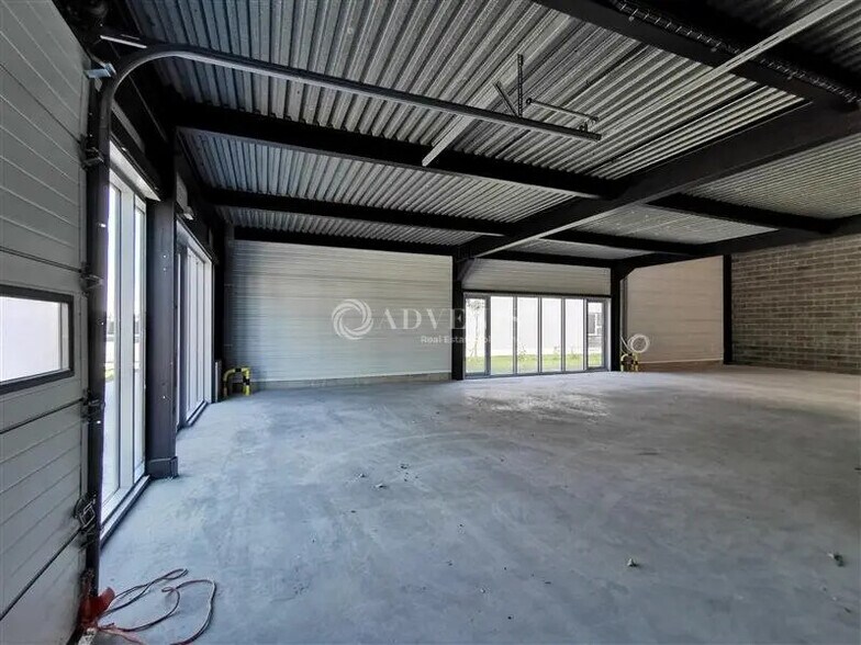Light Industrial in Lesquin to rent - Interior Photo - Image 3 of 6
