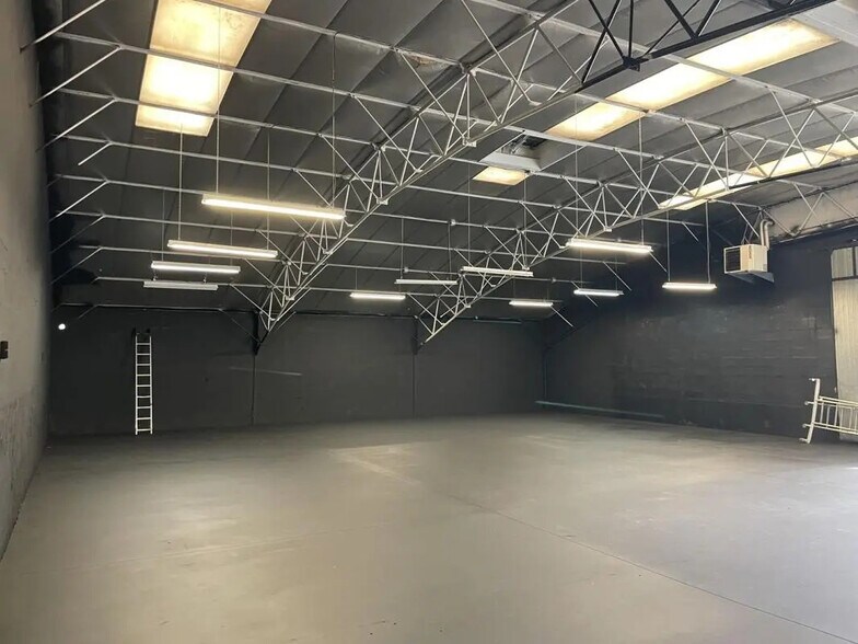 Industrial in Nantes to rent - Building Photo - Image 3 of 5