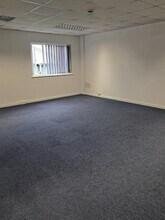 Bag Ln, Manchester to rent Interior Photo- Image 2 of 3