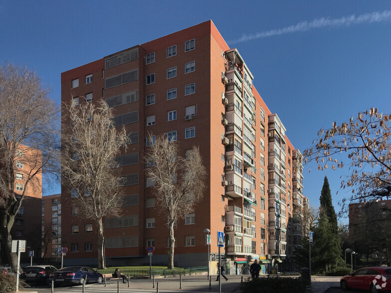 Calle de Castrillo de Aza, 15, Madrid, Madrid for rent - Building Photo - Image 2 of 2