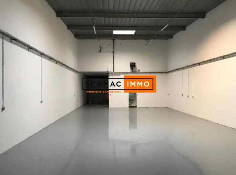 Industrial in Nanterre to rent - Interior Photo - Image 3 of 5
