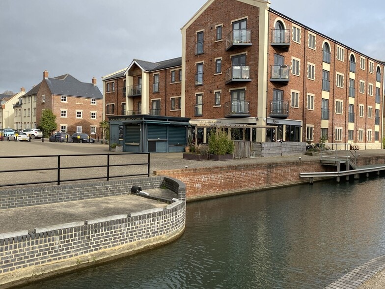 Ebley Wharf, Stroud for sale - Primary Photo - Image 1 of 1
