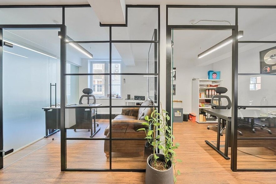 65 Rivington St, London to rent - Building Photo - Image 3 of 17