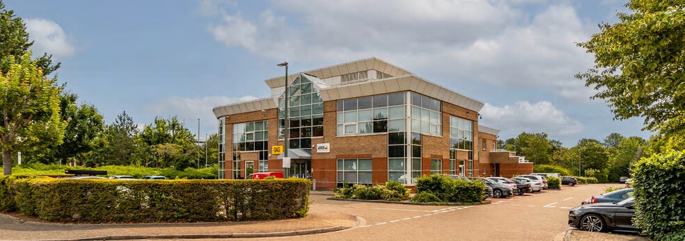 1 Capability Green, Luton to rent - Building Photo - Image 3 of 4
