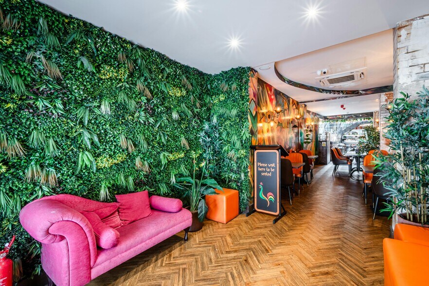 94 Brick Ln, London to rent - Interior Photo - Image 3 of 8