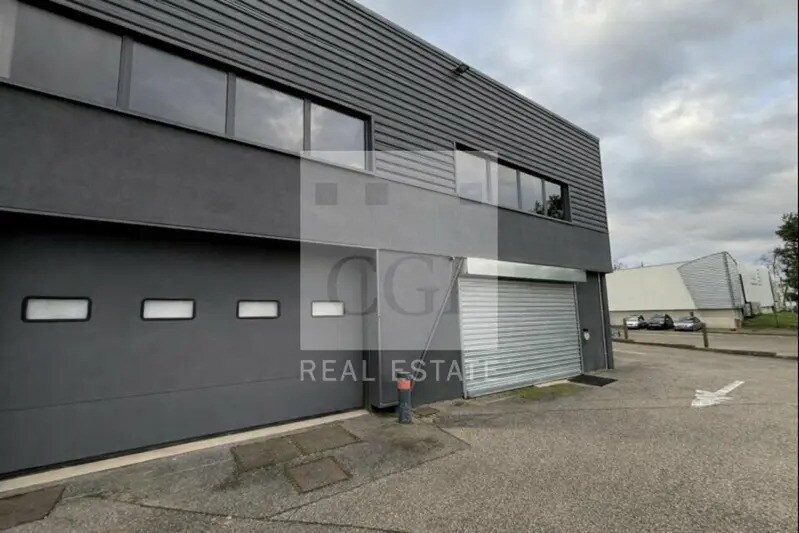 6 Chemin Des Gorges, Dardilly to rent - Building Photo - Image 2 of 12