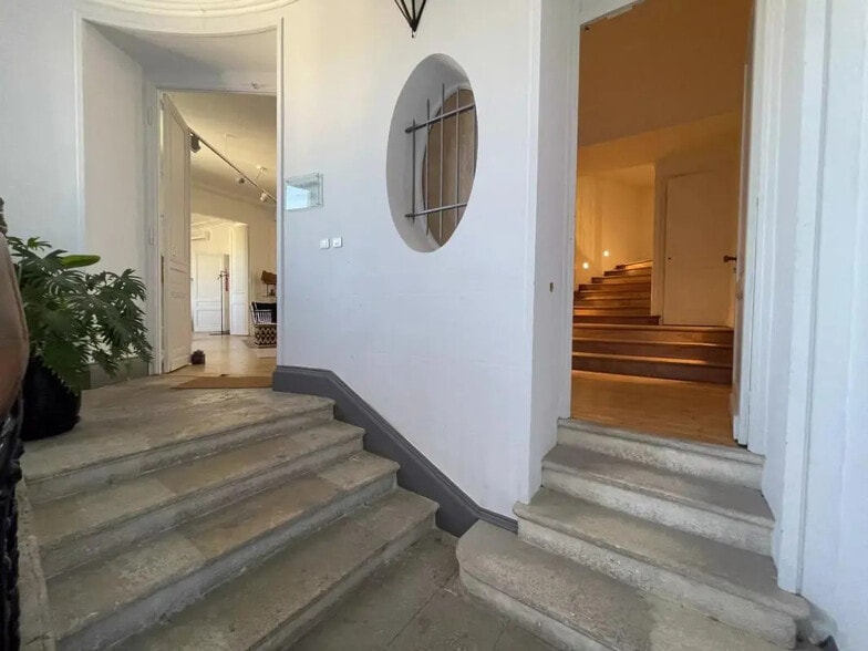 Office in Bordeaux to rent - Building Photo - Image 2 of 10