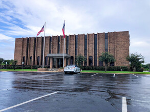 13301 E I-10 Fwy, Houston, TX for rent Building Photo- Image 1 of 5