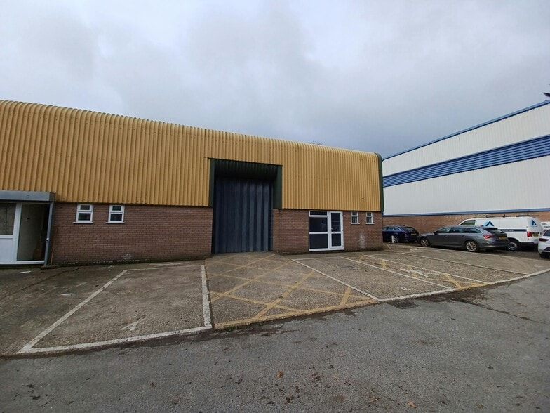 Victory Clos, Three Legged Cross to rent - Primary Photo - Image 1 of 14