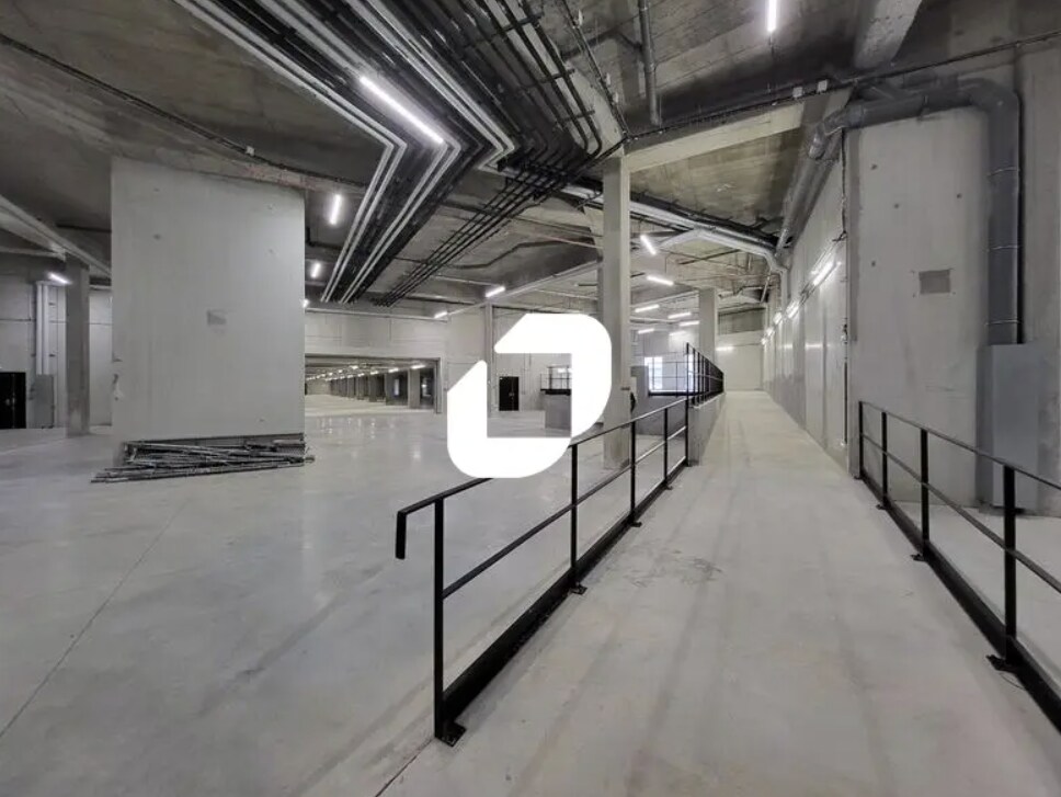 Light Industrial in Ivry-sur-Seine to rent Interior Photo- Image 1 of 8